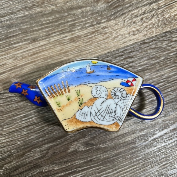 Vivian Chan Mini Fan Shaped Seashore Teapot 2000 Decor - Picture 4 of 4